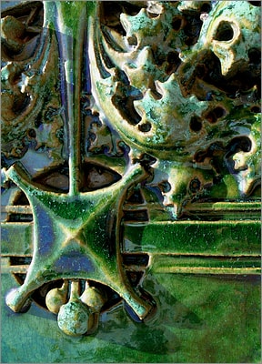 Relief (Glossy White) 